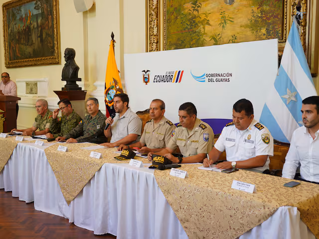 Policía investiga a personal de empresa de seguridad por robo en 8 viviendas de urbanización en Samborondón
