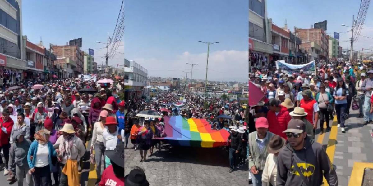Cientos de personas protestan en Latacunga en contra del Gobierno