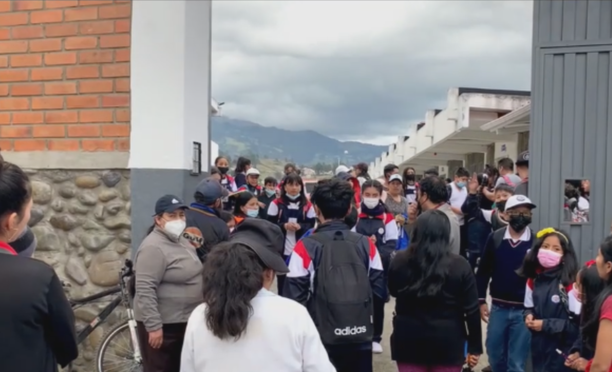 Seis veces roban una misma escuela en Cuenca