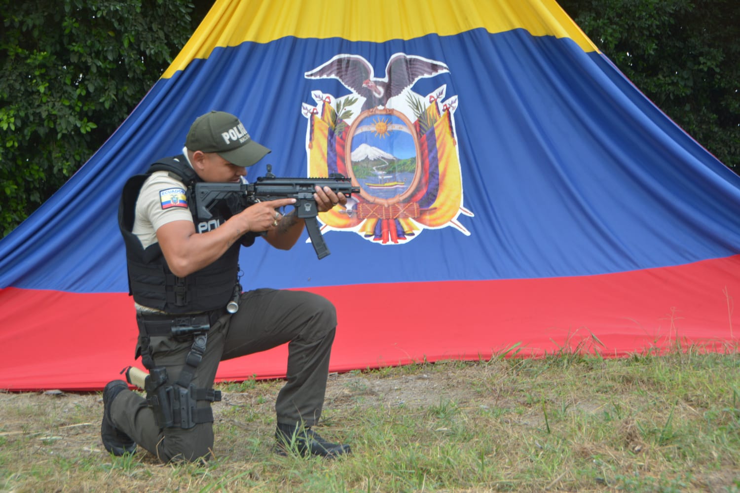 Policía Nacional recibe 1.735 subfusiles 9mm como equipamiento en Los Ríos