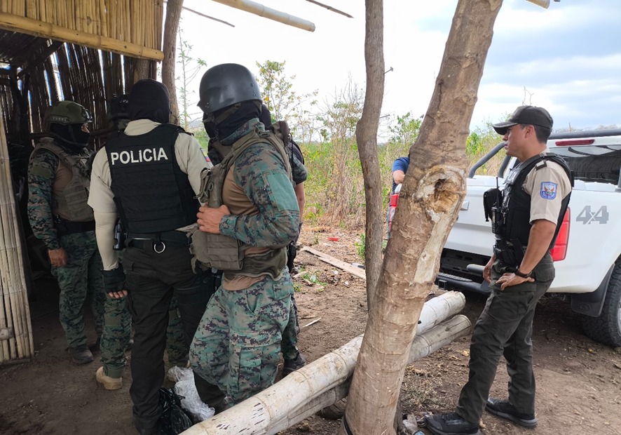 Destruyen pista clandestina en Santa Elena