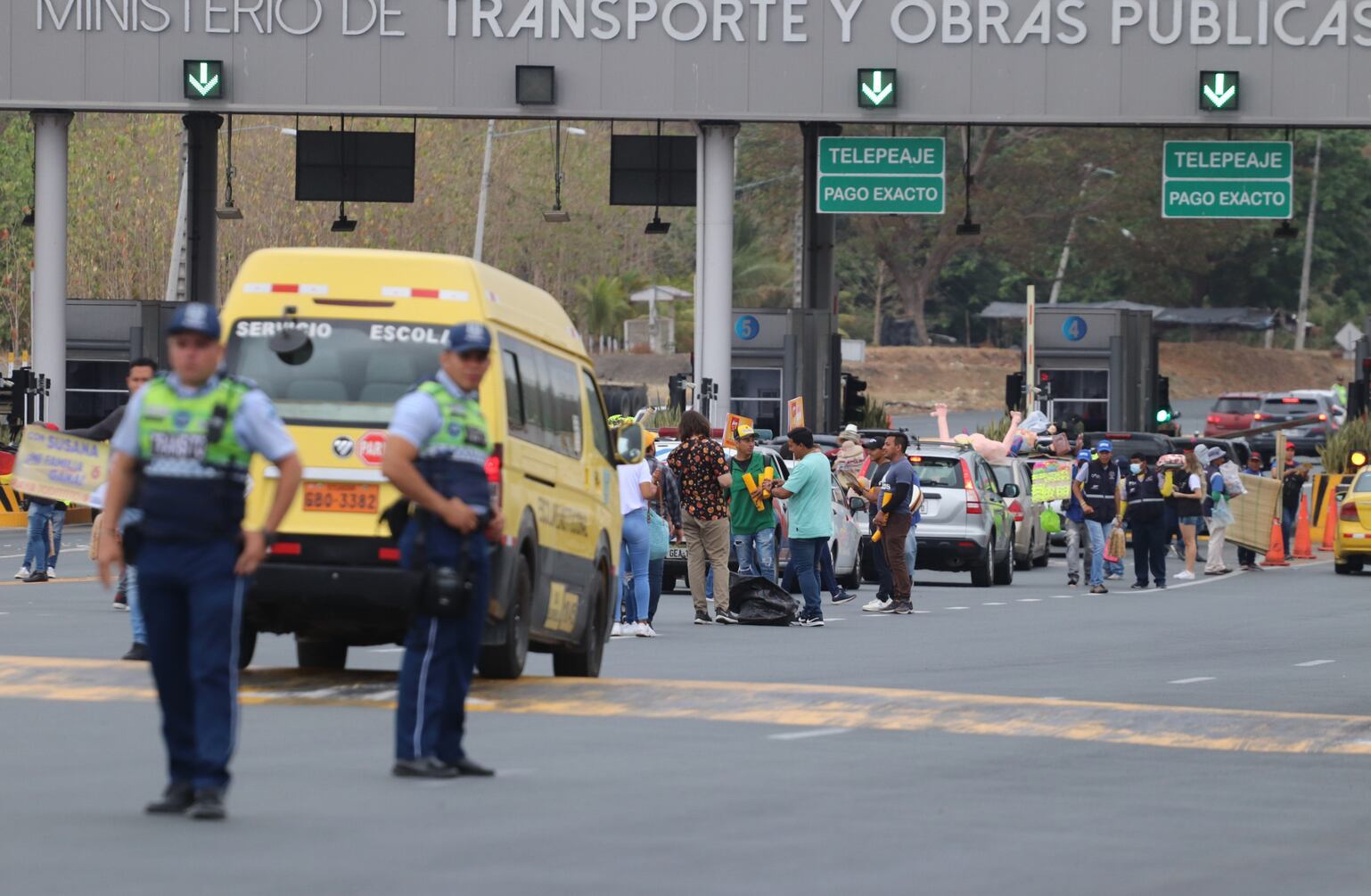 Carros con películas antisolares o vidrios oscuros y sin placas se regresarán desde los peajes en feriados de Navidad y Fin de Año