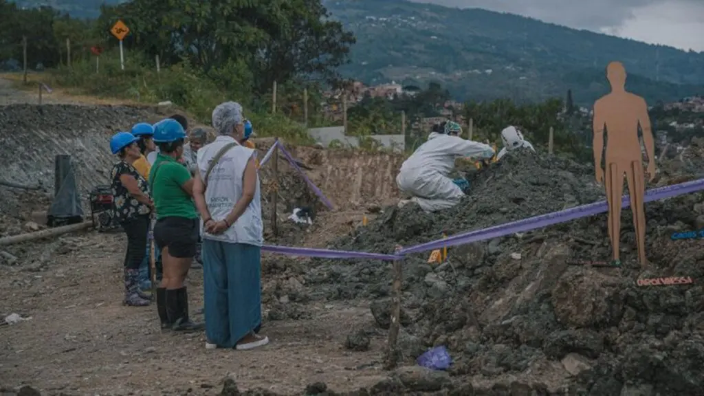 Hallan en Colombia restos de desaparecidos durante gestión de Uribe Vélez