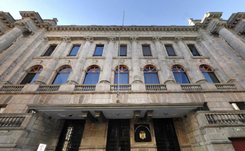 Vicepresidencia de Ecuador: en sus puertas permanece pegado el decreto que envía a Verónica Abad a Turquía 3 Vicepresidencia de Ecuador: en sus puertas permanece pegado el decreto que envía a Verónica Abad a Turquía