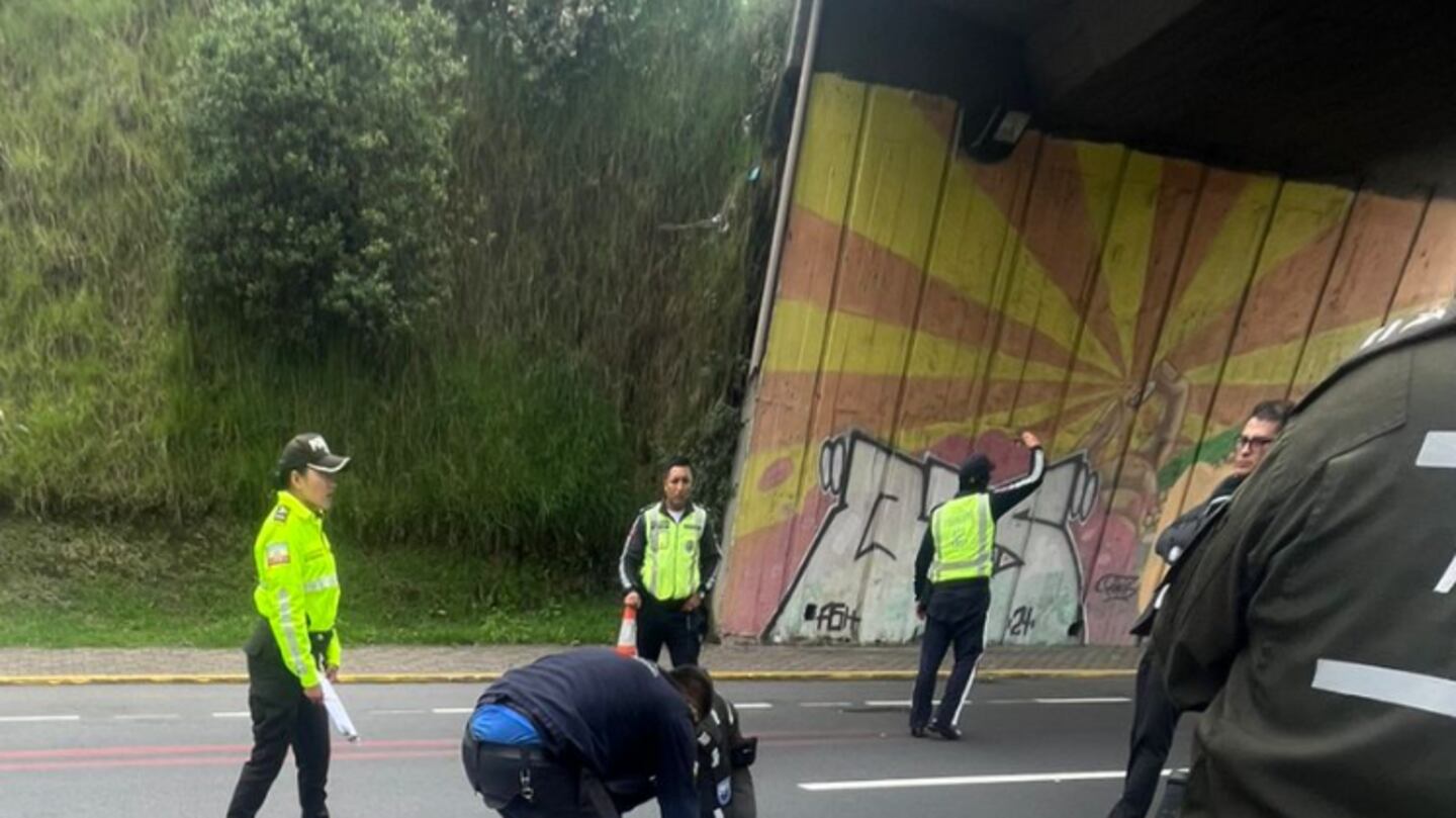 Mujer murió tras caer de un puente en Quito