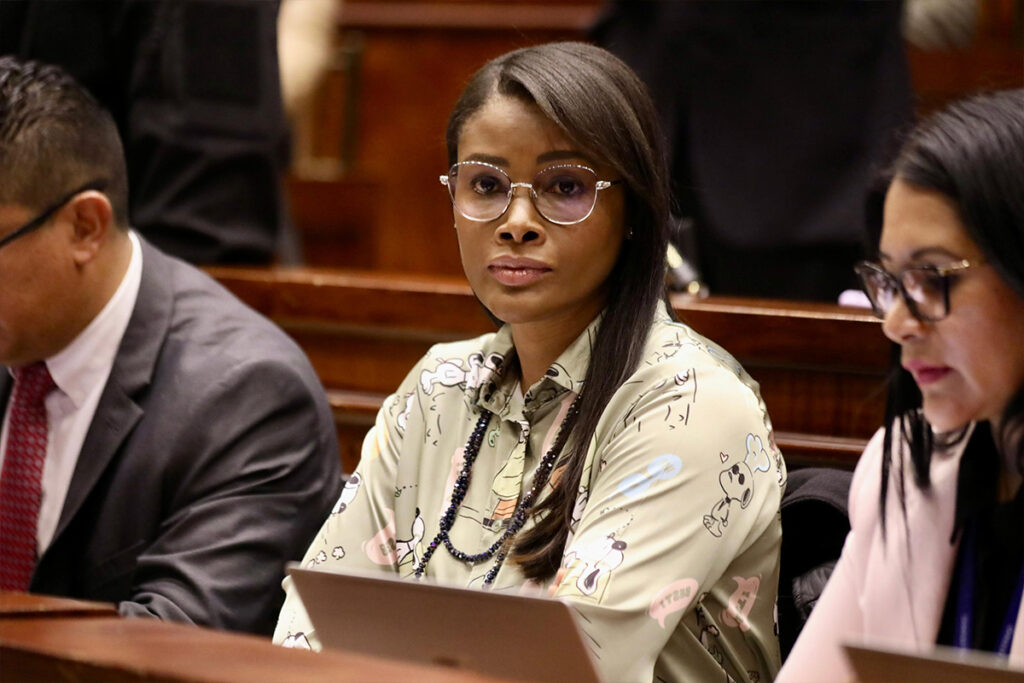 Diana Salazar es convocada por la Comisión de Fiscalización de la Asamblea, que tratará supuestos chats de Villavicencio