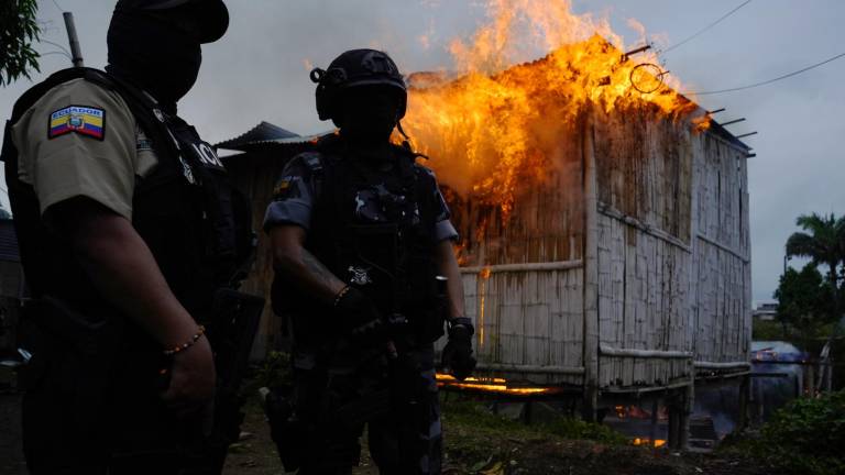 Más de mil policías y militares allanan el cerro 'Las Cabras' para combatir el crimen organizado en Durán