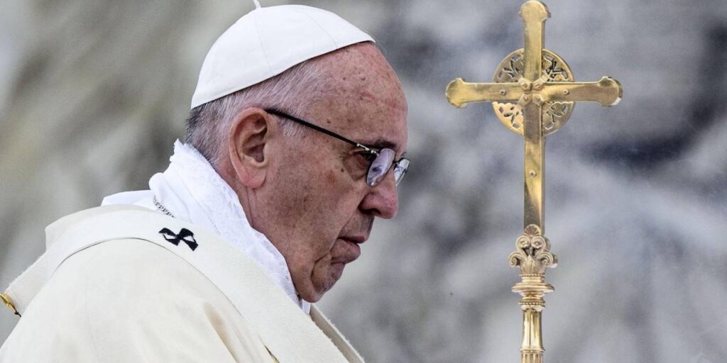 El cuadro clínico del Papa es complejo y requerirá una hospitalización adecuada 2 El cuadro clínico del Papa es complejo y requerirá una hospitalización adecuada