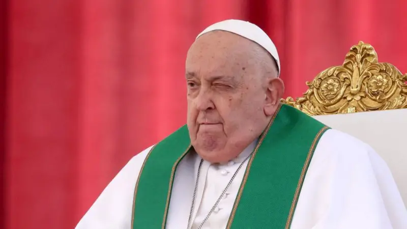 "La noche ha transcurrido bien, el papa durmió y está descansando": el Vaticano dio este lunes nuevo parte médico sobre Francisco