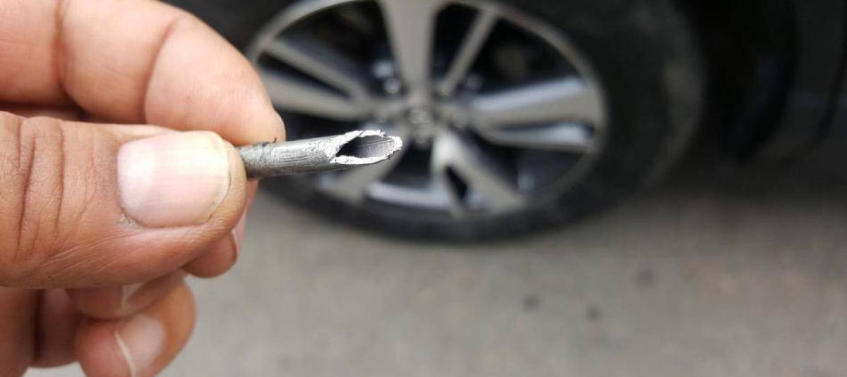 Ciudadanos de Bogotá denuncian esta modalidad para pinchar neumáticos en vías principales