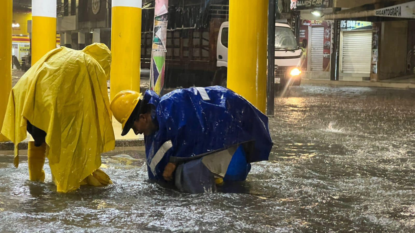 "Iba a la tienda y le cogió la corriente", dice la madrina de Jean Pierre Villegas, el niño que falleció tras las inundaciones en Guayaquil