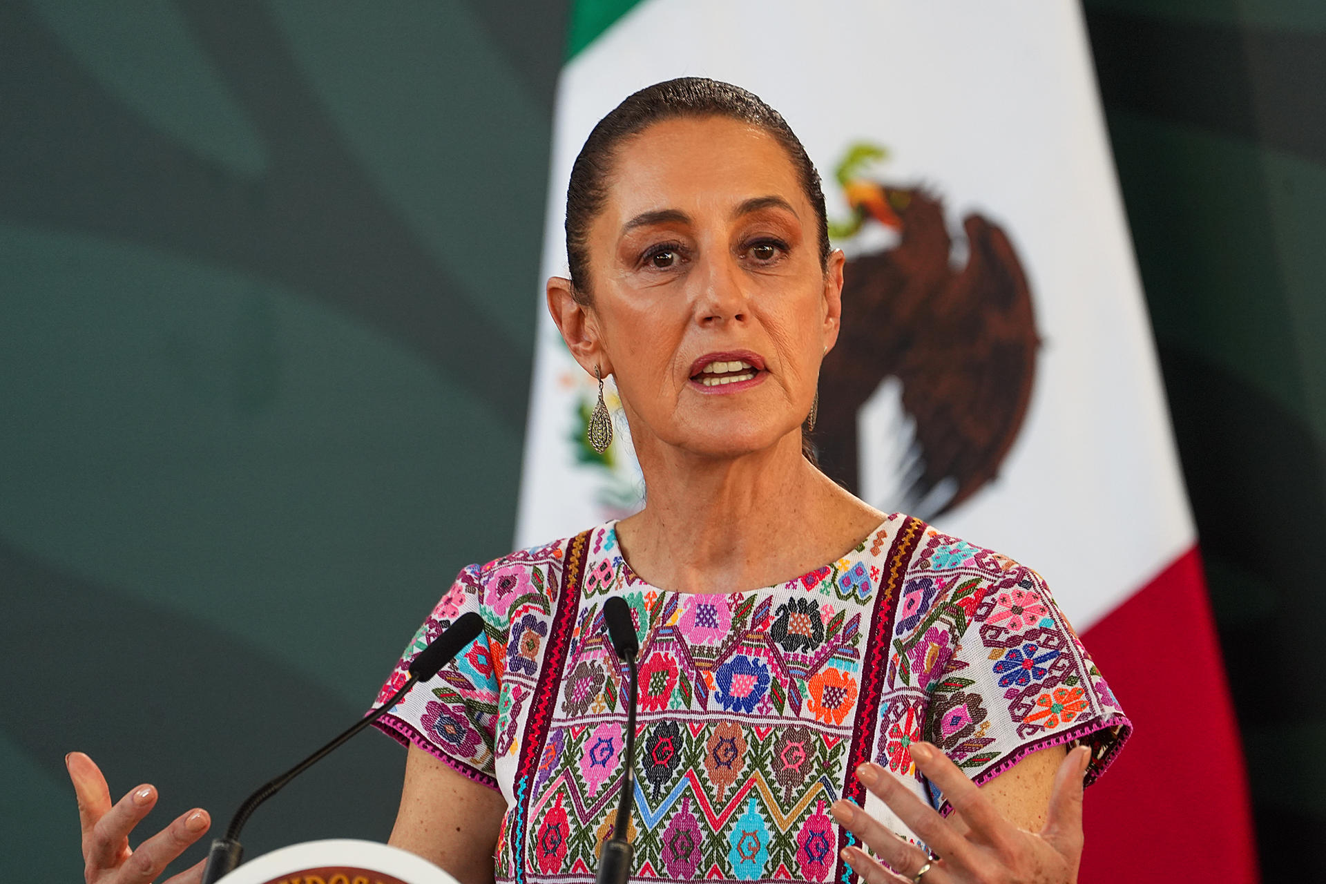 Claudia Sheinbaum se suma a la "batalla tecnológica" de China y Estados Unidos: planea generar chips en México con este programa