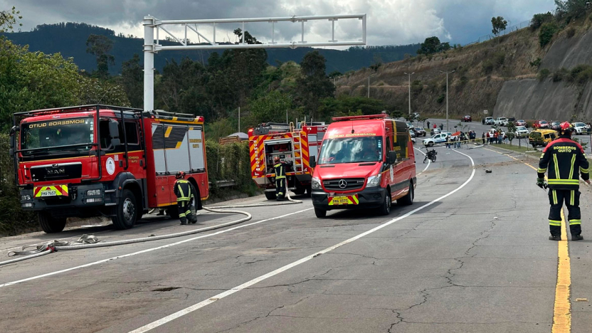 Un muerto por accidente de tránsito en la Ruta Viva, paso está cerrado para el Aeropuerto de Quito