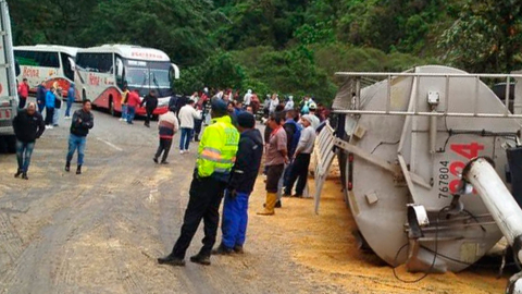 Vía Alóag – Santo Domingo cerrada por un siniestro de tránsito este 7 de febrero