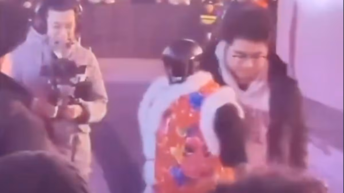 ¡Caos en festival de China! Robot con IA pierde el control y ataca a los asistentes