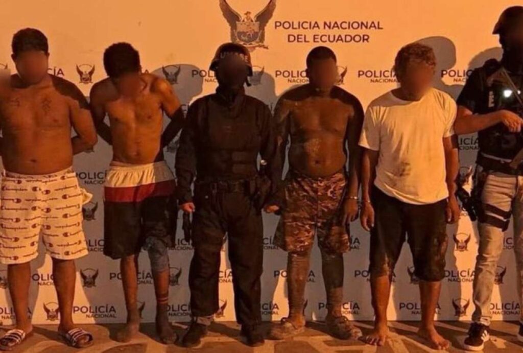 7 detenidos, entre ellos dos menores de edad por supuesto delito de extorsión en Esmeraldas 1 7 detenidos, entre ellos dos menores de edad por supuesto delito de extorsión en Esmeraldas