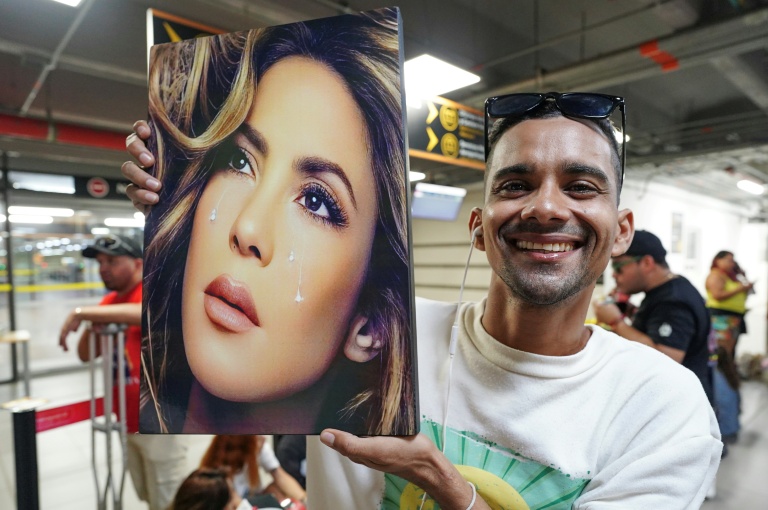Shakira llega a Colombia para su gira pero no logra asistir a recibimiento de sus fans