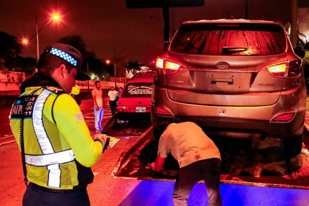 Vehículos sin placas son usados por delincuentes para evadir controles en Guayaquil