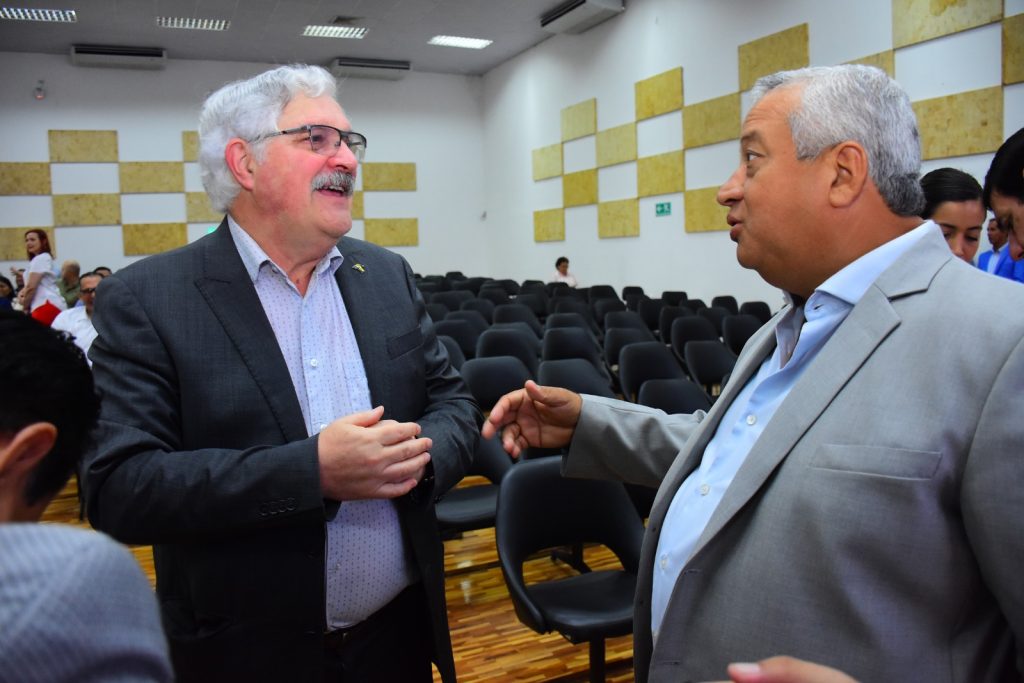 Julián De Zubiría en conferencia magistral en la Uleam