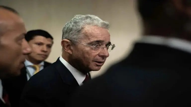 Víctimas del juicio contra Uribe exigen que no haya más dilaciones