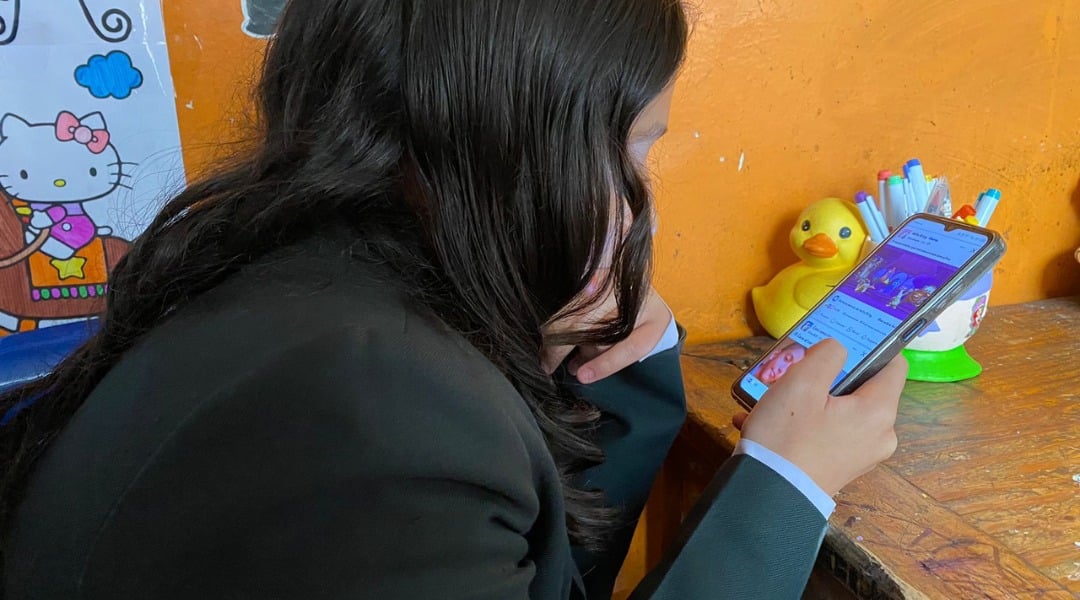 ¿Desde cuándo se restringirá el uso de celulares en las aulas del Ecuador?