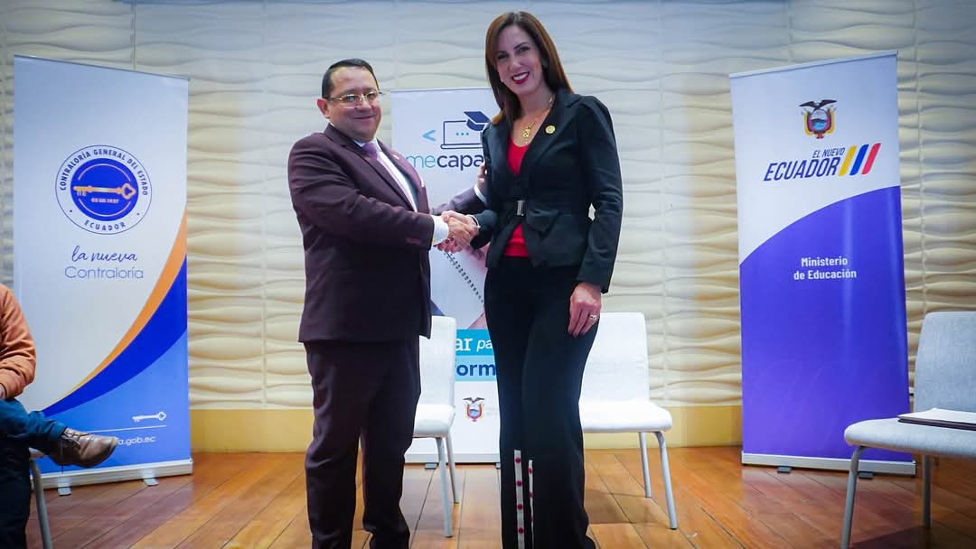 La Contraloría y el Ministerio de Educación firman convenio para capacitar a más de 160 000 profesores en valores y ética