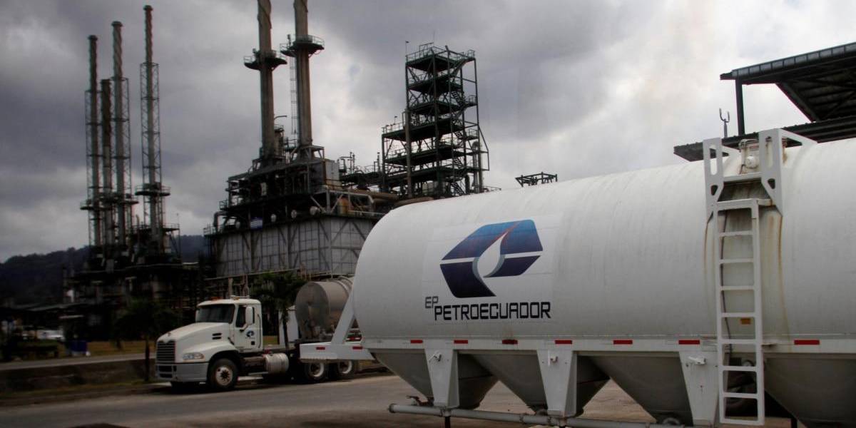 Petroecuador negocia la incorporación de hasta 2 000 empleados a su nómina en su nuevo contrato colectivo