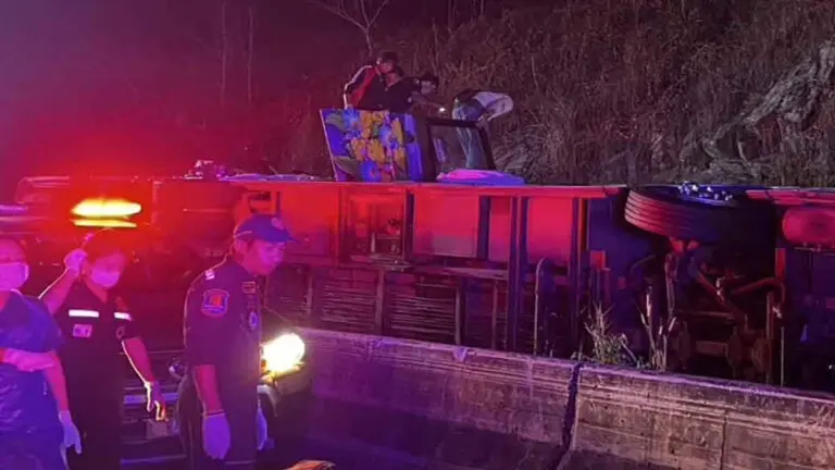 Accidente de bús en Tailandia deja al menos 18 muertos