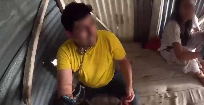 Guayaquil: La Policía Nacional rescató a un hombre que estaba encadenado en una covacha