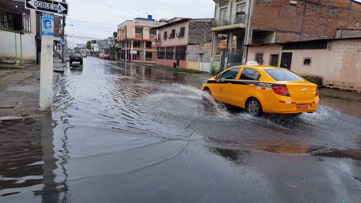 El vendaval que soportó Guayaquil alcanzó los 35 kms. por hora en el centro y el noroeste