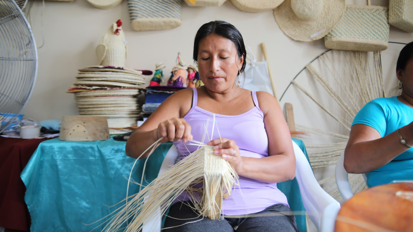 Emprendedores y negocios populares pueden acceder al bono de USD 1.000