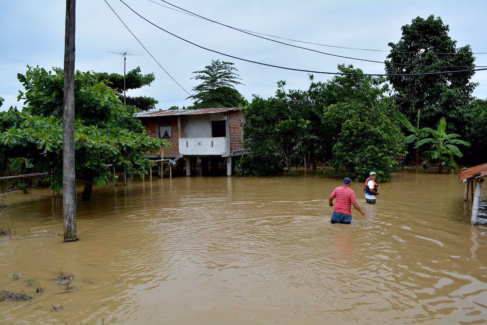 Lluvias han provocado inundaciones, deslaves y daños en viviendas, vías y automotores.