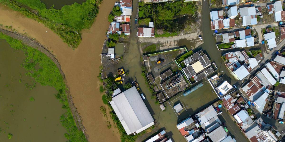 Los cinco cantones más vulnerables a las inundaciones en Ecuador