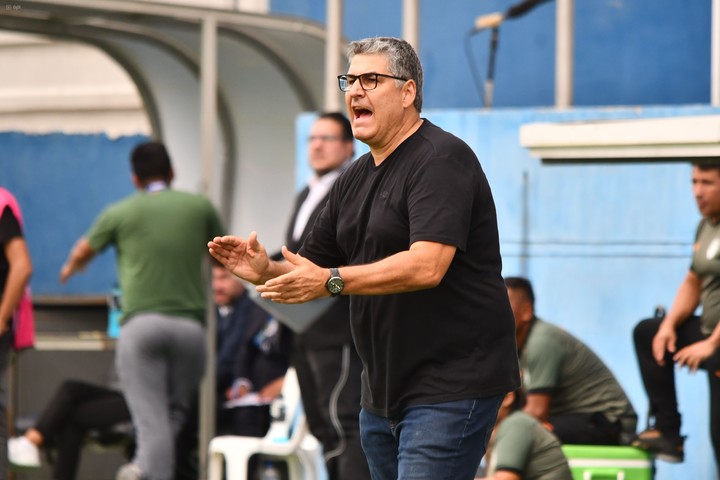 Sachi Escobar, fuera de Orense: ¿quién es el DT argentino que suena para reemplazarlo?