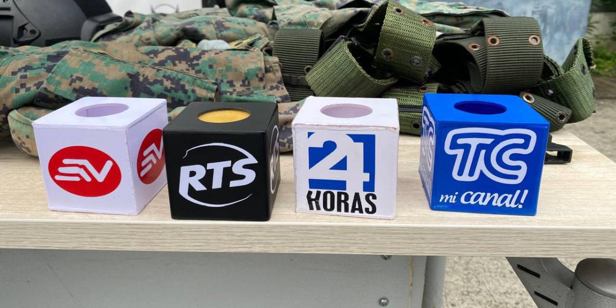 Ahora se hacen pasar por periodistas: Cubos de medios de comunicación hallados en operativos en Durán y Guayaquil