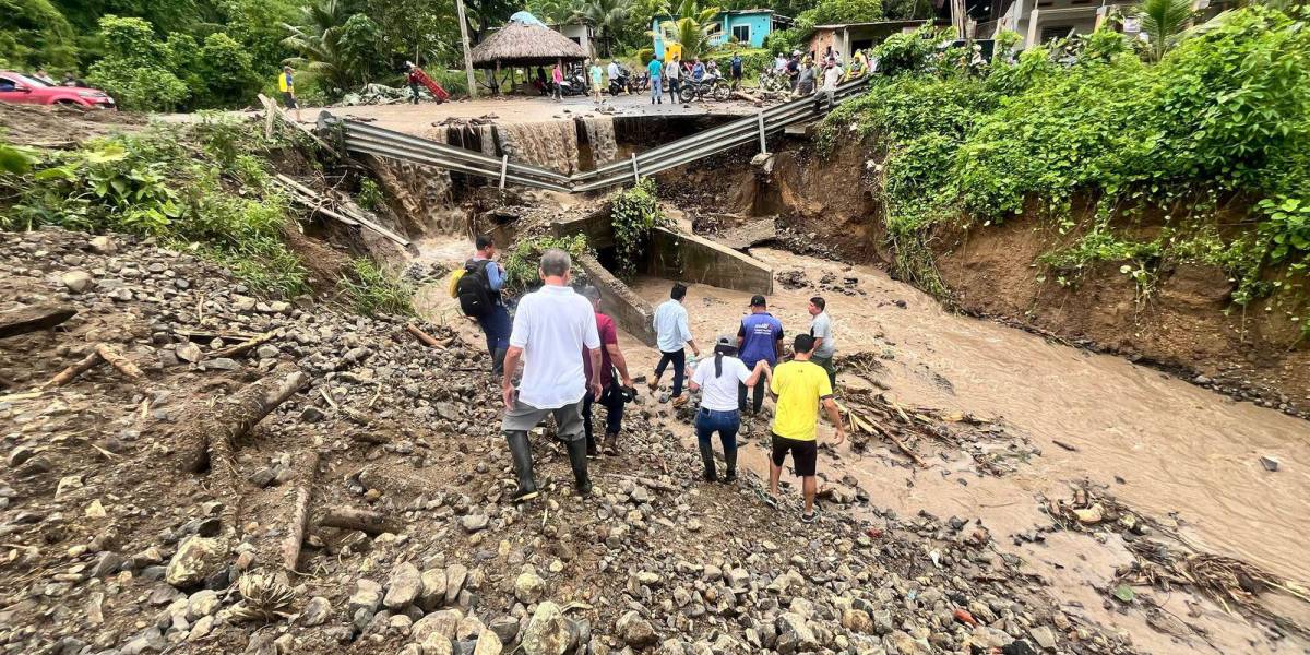 Las lluvias torrenciales causan inundaciones y deslizamientos de tierra en Manabí y Loja