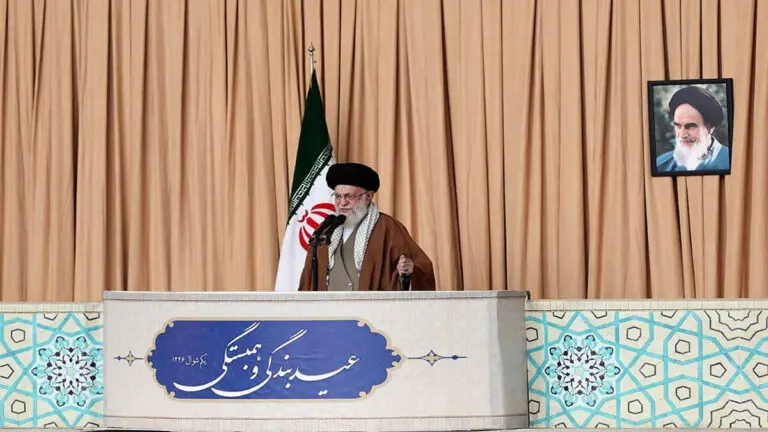 Ayatolá Jamenei afirma que si atacan a Irán responderán con un golpe recíproco