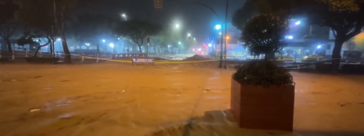 El río Malacatos se desbordó una vez más, empeorando la situación en Loja.