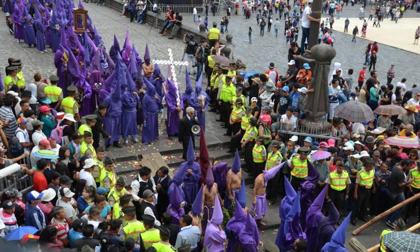 ¿Qué feriado se celebra en Ecuador en abril?