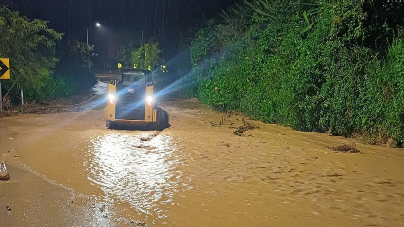 Loja: Pareja de adultos mayores muere sepultada por un deslizamiento de tierra en Olmedo 1 Loja: Pareja de adultos mayores muere sepultada por un deslizamiento de tierra en Olmedo