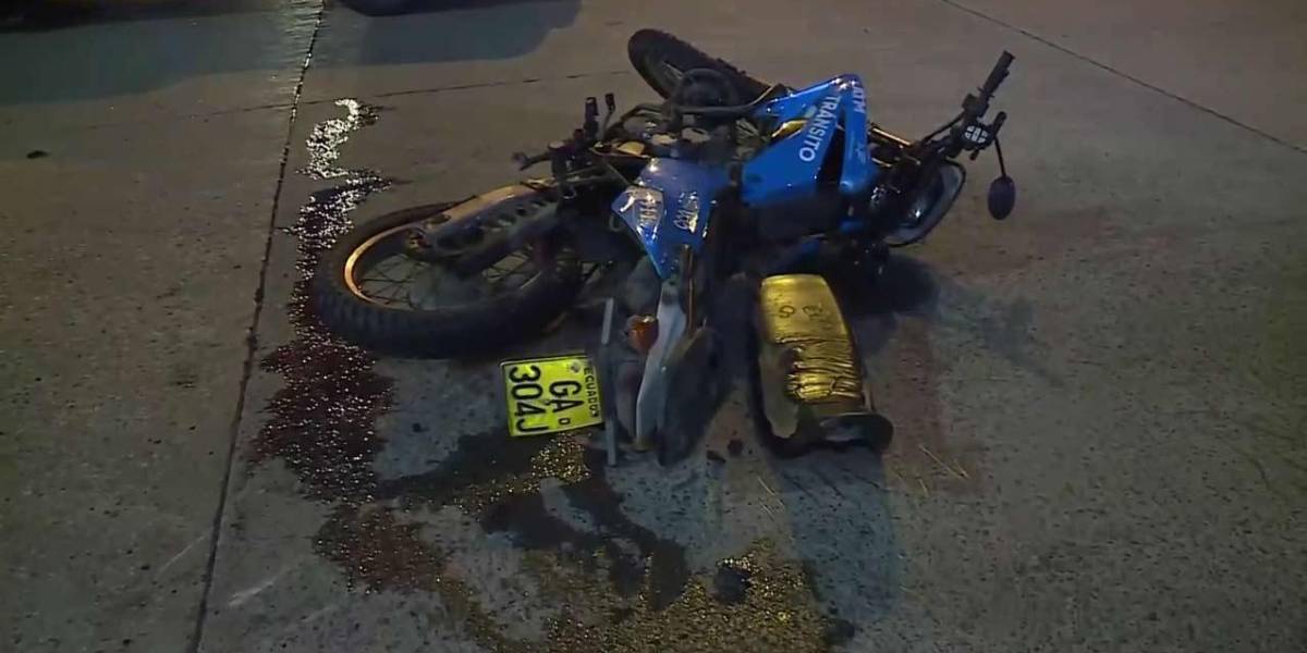 Dos agentes de tránsito fueron arrollados por un vehículo en Guayaquil este martes 1 de abril