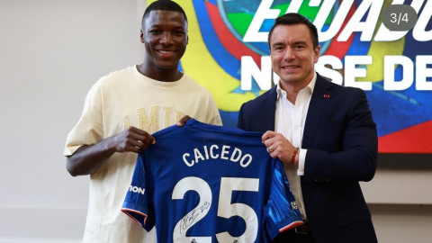 Moisés Caicedo junto al presidente Daniel Noboa en evento en Londres