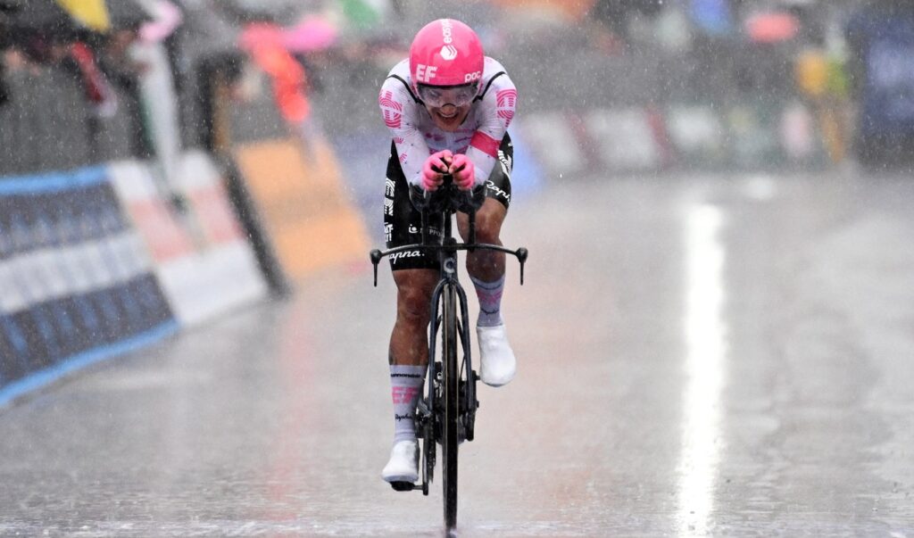 La lluvia perjudicó a Richard Carapaz en la contrarreloj en el Giro de Italia 5 La lluvia perjudicó a Richard Carapaz en la contrarreloj en el Giro de Italia