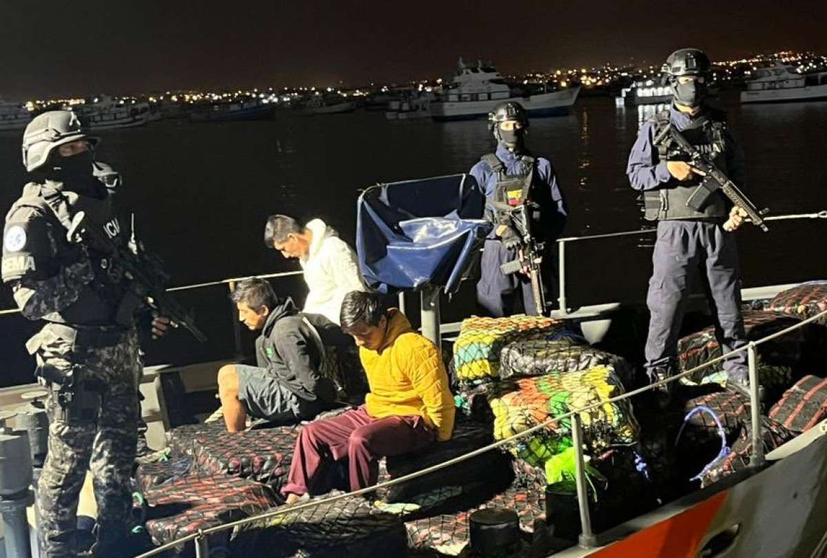 Bloque de Seguridad incautó 2.1 toneladas de droga en aguas internacionales