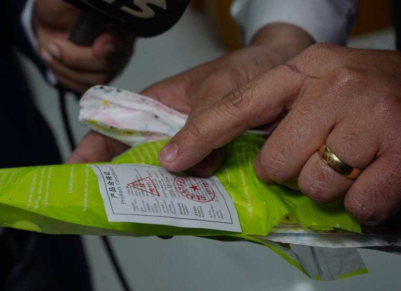 Guayaquil | Medio millón de mascarillas, algunas almacenadas entre heces de roedores, fueron decomisadas