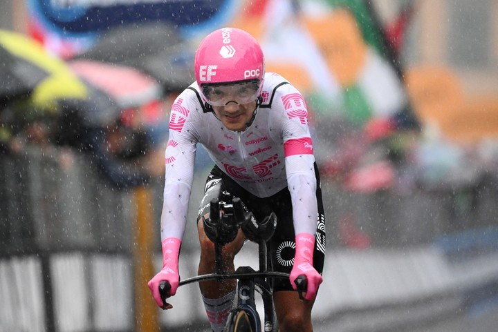 La lluvia perjudicó a Richard Carapaz en la contrarreloj en el Giro de Italia 2 La lluvia perjudicó a Richard Carapaz en la contrarreloj en el Giro de Italia