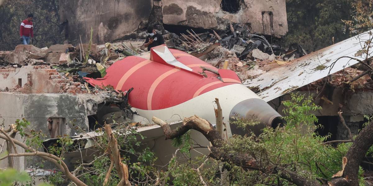 Hallan la caja negra del vuelo de Air India siniestrado en una zona residencial