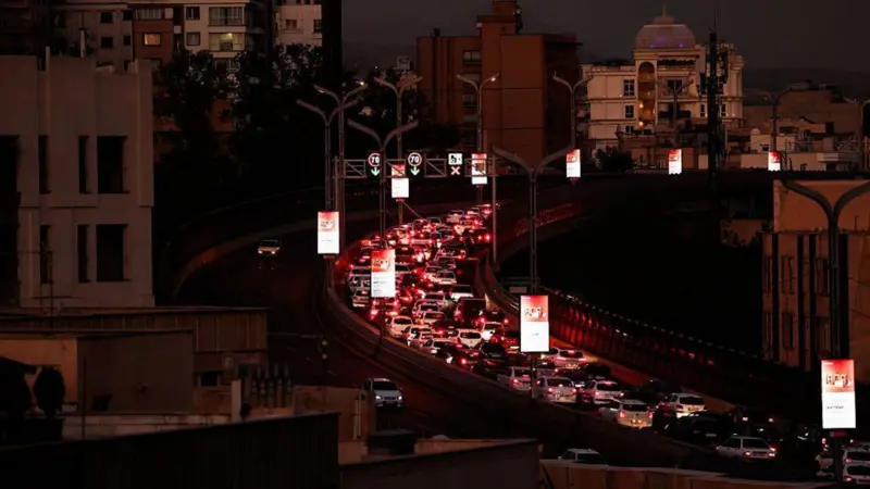 Los residentes en la capital de Irán relatan su conmoción mientras Trump llama a evacuar "inmediatamente" la ciudad 3 Los residentes en la capital de Irán relatan su conmoción mientras Trump llama a evacuar "inmediatamente" la ciudad