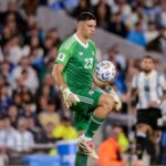 Un nuevo sondeo por ‘Dibu’ Martínez: lo quiere un equipo campeón en Europa