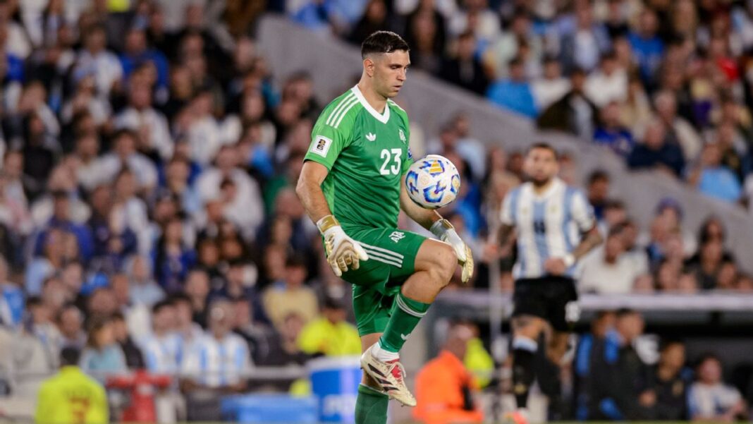 Un nuevo sondeo por ‘Dibu’ Martínez: lo quiere un equipo campeón en Europa